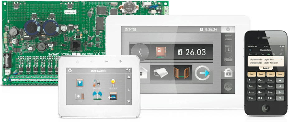 Zestaw urządzeń Satel do systemów alarmowych i automatyki budynkowej, w tym płyta główna, dwa panele dotykowe i smartfon z aplikacją sterującą.